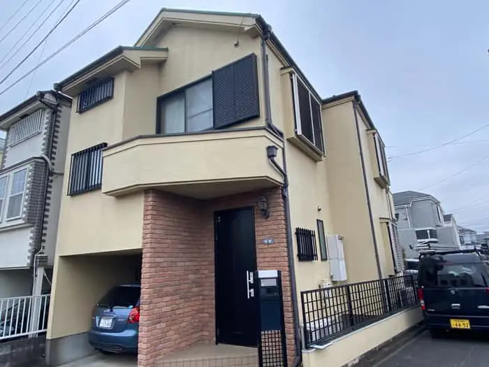屋根から室内への暑さを塗装で軽減！｜東久留米市の例 - 久留米市の雨樋修理、屋根修理、外壁塗装の修理・リフォーム専門業者選びなら｜塗装工事の費用相場、施工事例もご紹介！01｜屋根塗装工事｜外壁塗装工事｜CHIKAZAWA｜所沢市、狭山市、川越市、東村山市の地域密着型施工会社｜外壁工事、屋根工事、塗装工事、雨樋工事、内装工事を中心とした施工が得意な職人集団です！所沢市、狭山市、川越市、東村山市のお客様とお客様の住まいについて一緒に考えるアットホームな施工会社です。