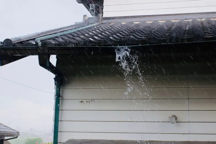 雨樋｜定期メンテナンス｜CHIKAZAWA｜所沢市、狭山市、川越市、東村山市の地域密着型施工会社｜外壁工事、屋根工事、塗装工事、雨樋工事、内装工事を中心とした施工が得意な職人集団です！所沢市、狭山市、川越市、東村山市のお客様とお客様の住まいについて一緒に考えるアットホームな施工会社です。