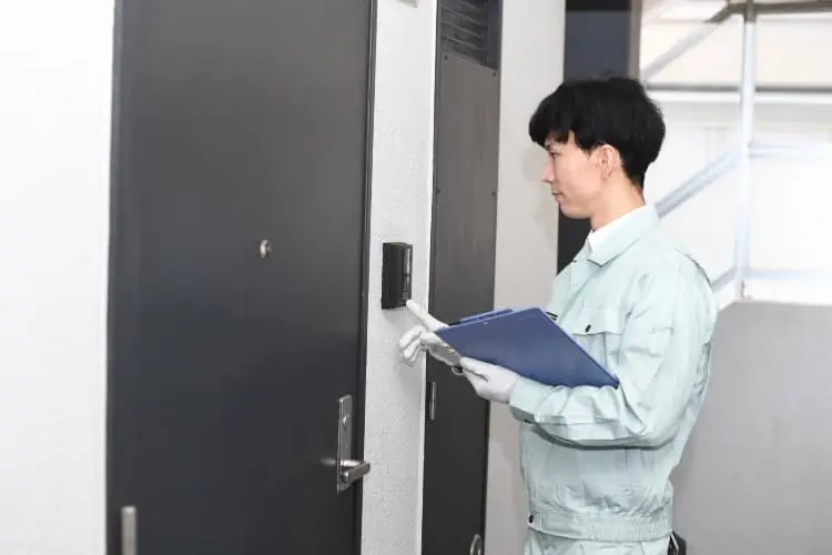 外壁塗装の詐欺に遭ってしまった時の対処法｜外壁塗装｜屋根塗装｜CHIKAZAWA｜所沢市、狭山市、川越市、東村山市の地域密着型施工会社｜外壁工事、屋根工事、塗装工事、雨樋工事、内装工事を中心とした施工が得意な職人集団です！所沢市、狭山市、川越市、東村山市のお客様とお客様の住まいについて一緒に考えるアットホームな施工会社です。