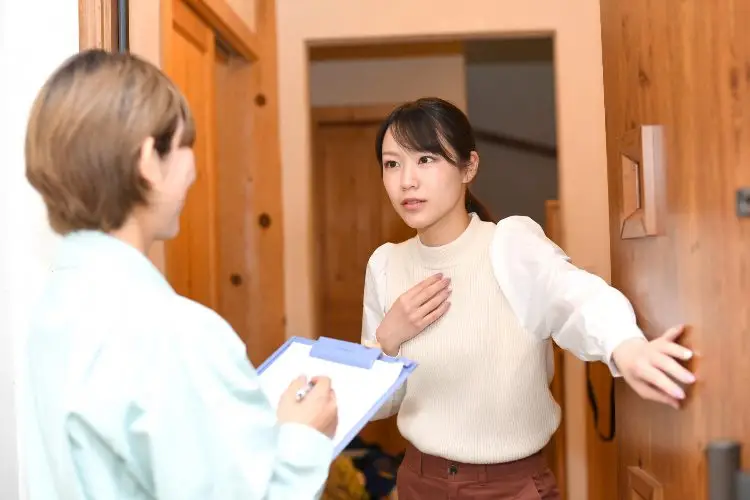 新座市｜DIYで部分・一面塗装は可能？費用削減方法や外壁塗装を業者に依頼する場合のポイント02|外壁塗装工事｜外壁修理工事｜屋根塗装工事｜外壁工事｜屋根工事｜CHIKAZAWA｜所沢市、狭山市、川越市、東村山市の地域密着型施工会社｜外壁工事、屋根工事、塗装工事、雨樋工事、内装工事を中心とした施工が得意な職人集団です！所沢市、狭山市、川越市、東村山市のお客様とお客様の住まいについて一緒に考えるアットホームな施工会社です。
