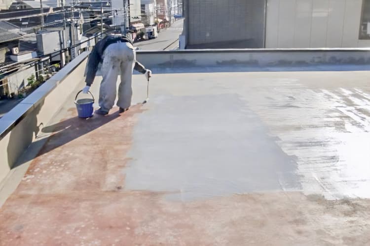 ベランダ・屋上防水工事にかかる費用相場や補助金02｜川越市|防水工事｜雨漏り工事｜外壁塗装工事｜外壁修理工事｜屋根塗装工事｜外壁工事｜屋根工事｜CHIKAZAWA｜所沢市、狭山市、川越市、東村山市の地域密着型施工会社｜外壁工事、屋根工事、塗装工事、雨樋工事、内装工事を中心とした施工が得意な職人集団です！所沢市、狭山市、川越市、東村山市のお客様とお客様の住まいについて一緒に考えるアットホームな施工会社です。